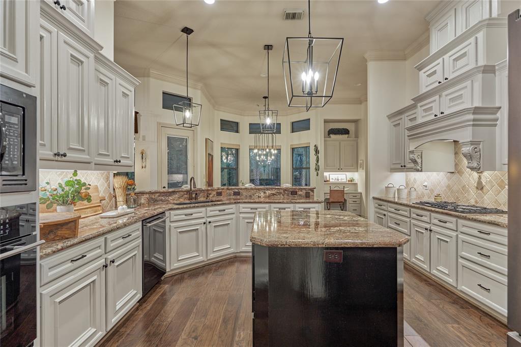 11 Westlyn Lane, Montgomery, Texas image 17