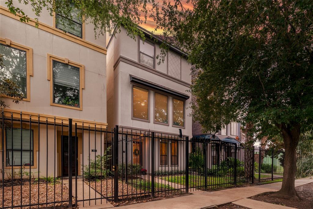 Houston, Texas 77004, United States, 3 Bedrooms Bedrooms, ,4 BathroomsBathrooms,Residential,Active,145557