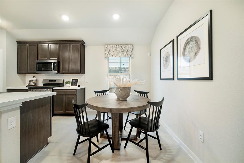 208 Orchard Laurel Drive, Alvin, Texas image 4