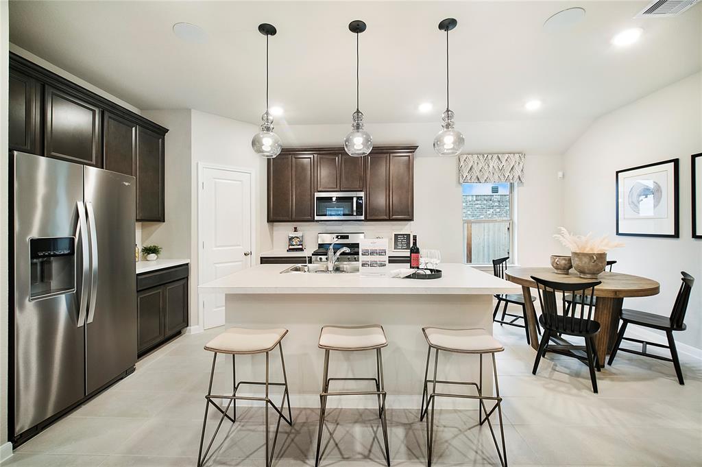 208 Orchard Laurel Drive, Alvin, Texas image 2