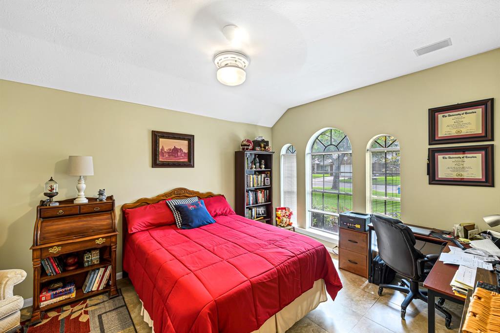 918 Peach Blossom Drive, Pearland, Texas image 14