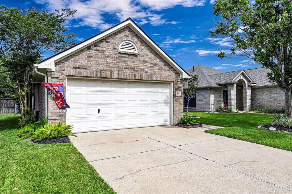 918 Peach Blossom Drive, Pearland, Texas image 23
