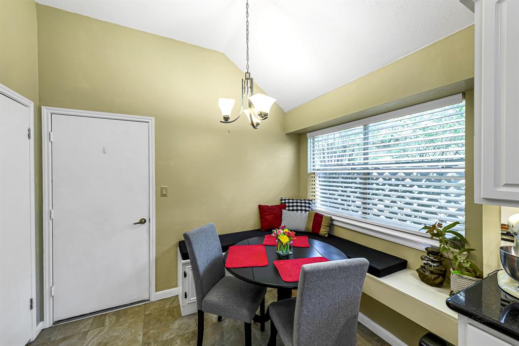 918 Peach Blossom Drive, Pearland, Texas image 11