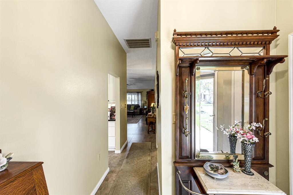 918 Peach Blossom Drive, Pearland, Texas image 3