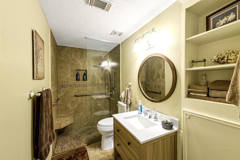 918 Peach Blossom Drive, Pearland, Texas image 13