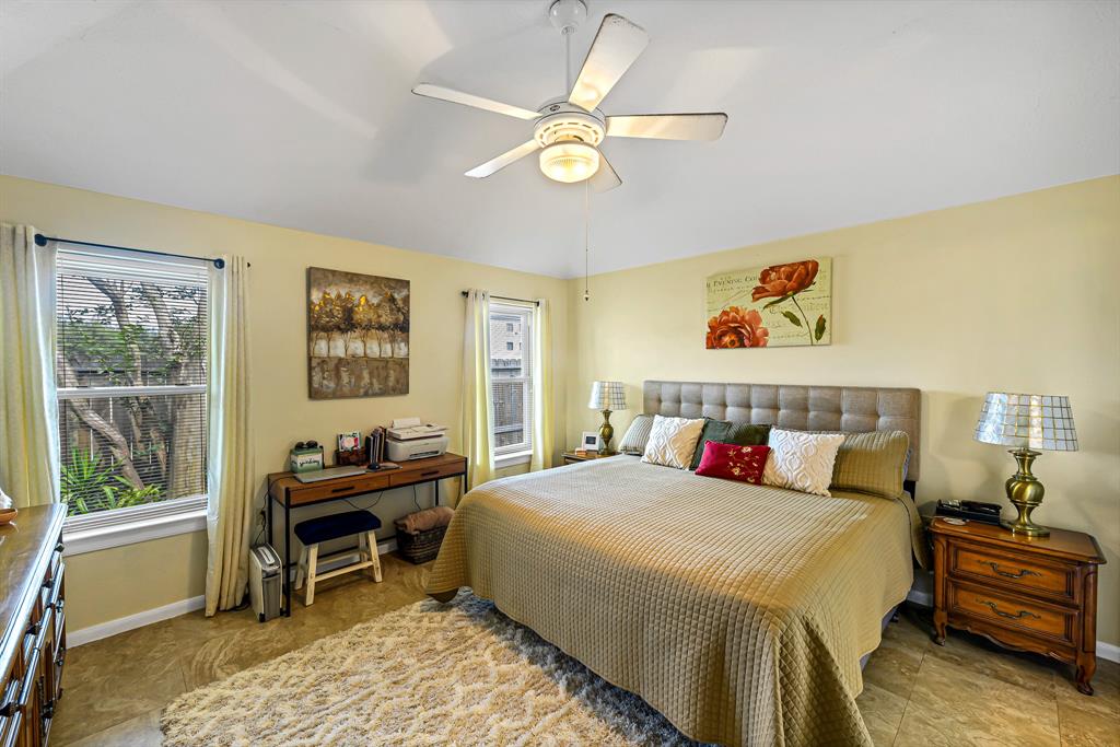 918 Peach Blossom Drive, Pearland, Texas image 15