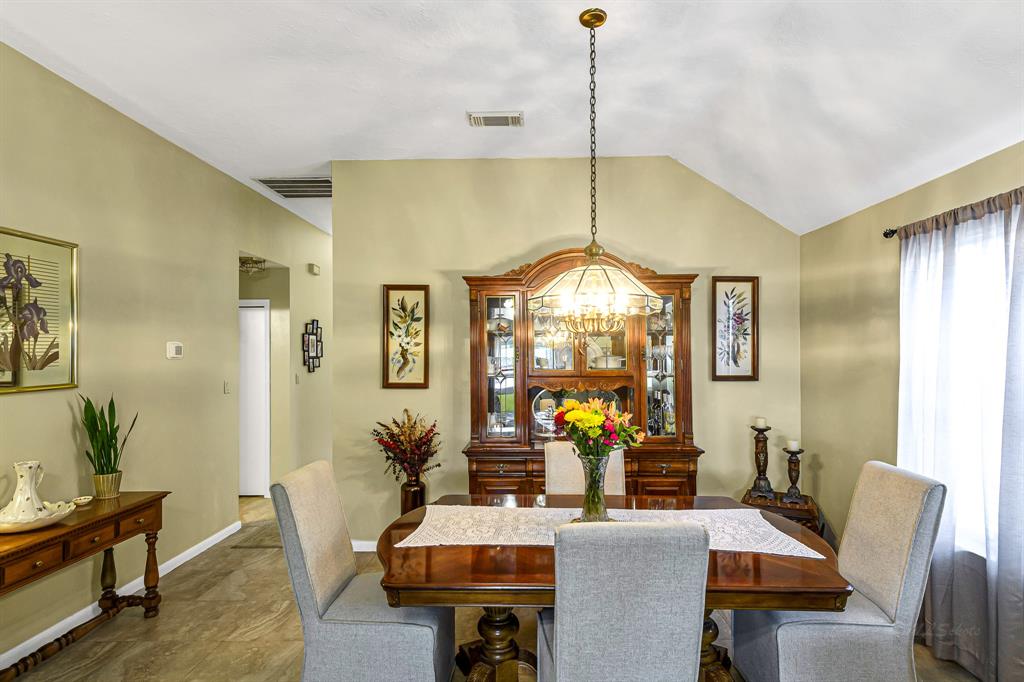 918 Peach Blossom Drive, Pearland, Texas image 5