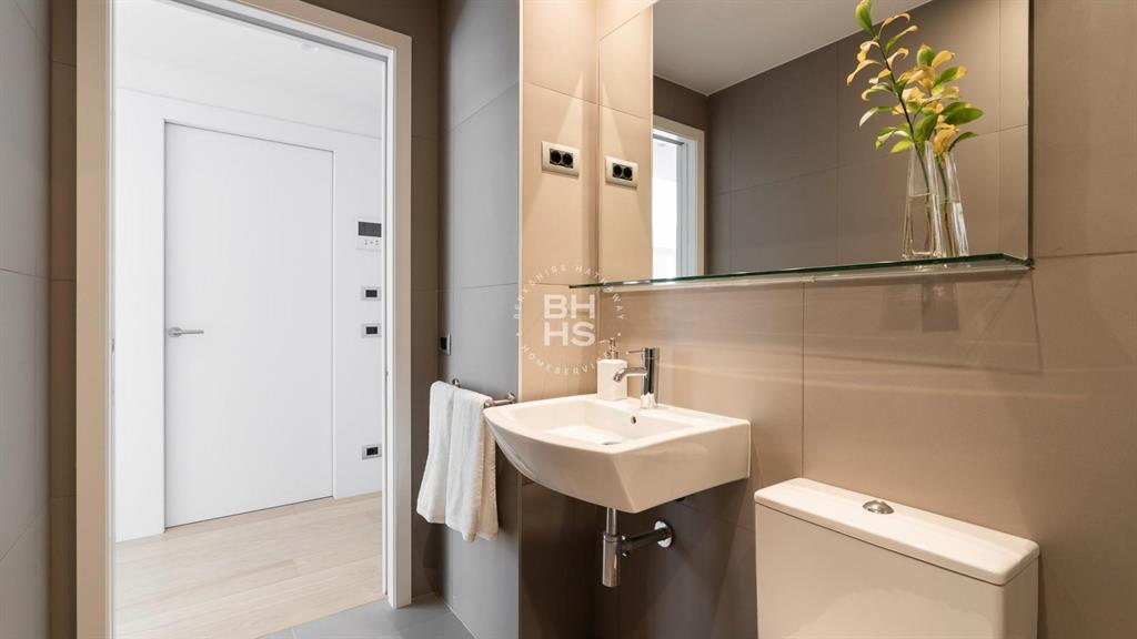 08008, Spain, 4 Bedrooms Bedrooms, ,2 BathroomsBathrooms,Residential,Active,181827