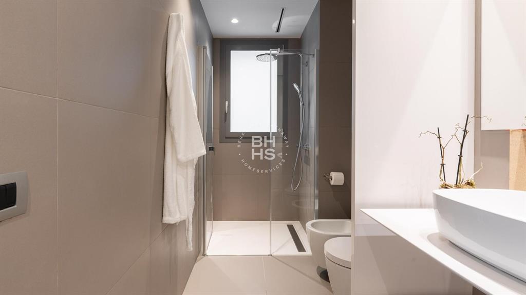 08008, Spain, 4 Bedrooms Bedrooms, ,2 BathroomsBathrooms,Residential,Active,181827