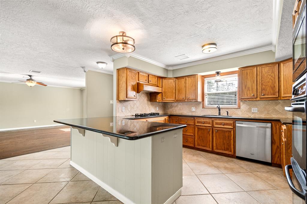 1521 Hamblen Road, Houston, Texas image 17