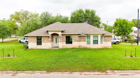 Photo of 513 Lincoln Street, El Campo, TX 77437 (MLS # 58376733)