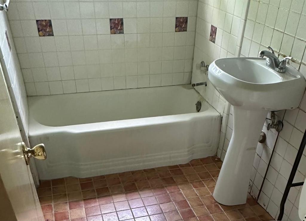 5707 Lyndhurst Drive, Houston, Texas image 7