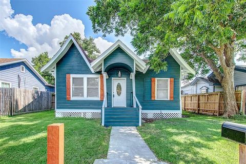 Single Family Residence in Baytown TX 3218 Missouri Street.jpg