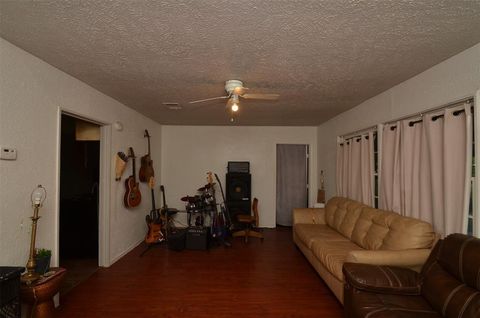 Single Family Residence in Houston TX 7726 Darnay Drive 16.jpg