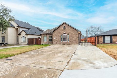 A home in South Houston