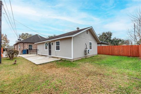 A home in South Houston