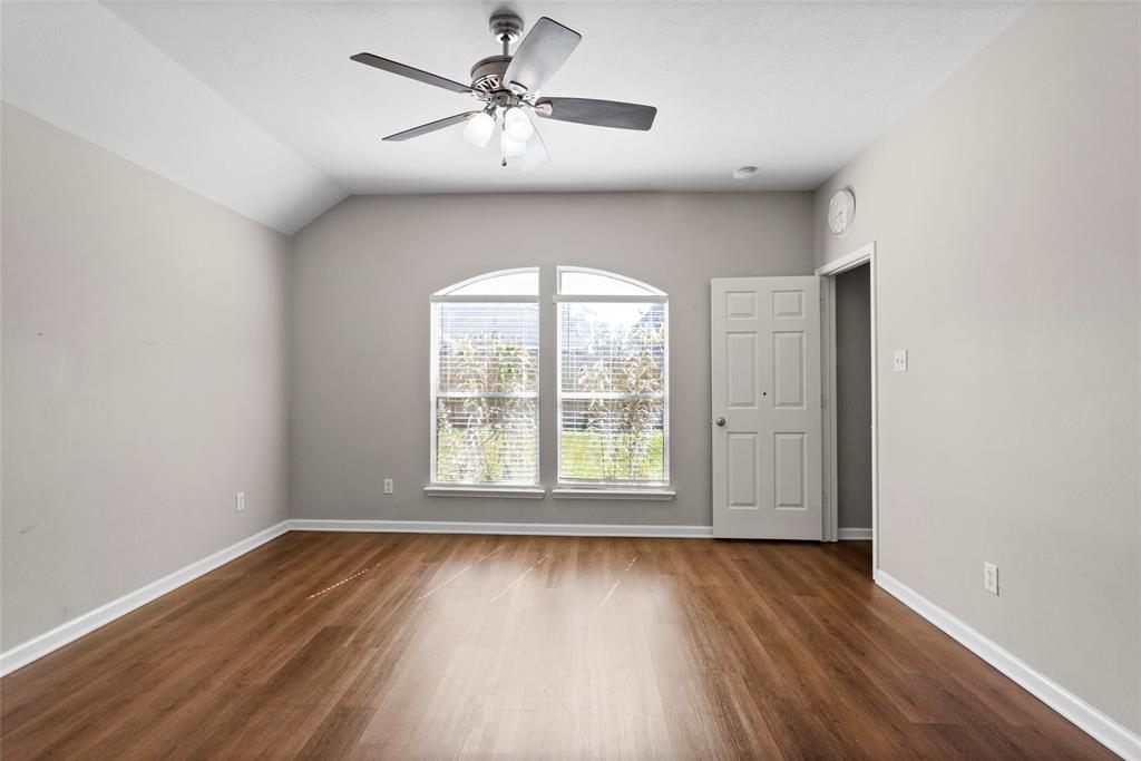 5134 Chase Park Circle, Bacliff, Texas image 11