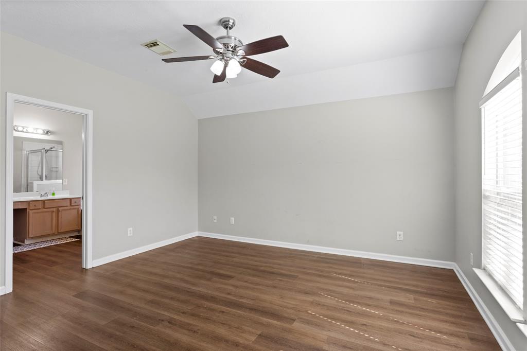 5134 Chase Park Circle, Bacliff, Texas image 10