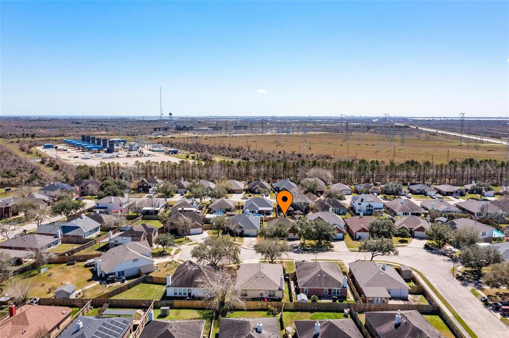 5134 Chase Park Circle, Bacliff, Texas image 2