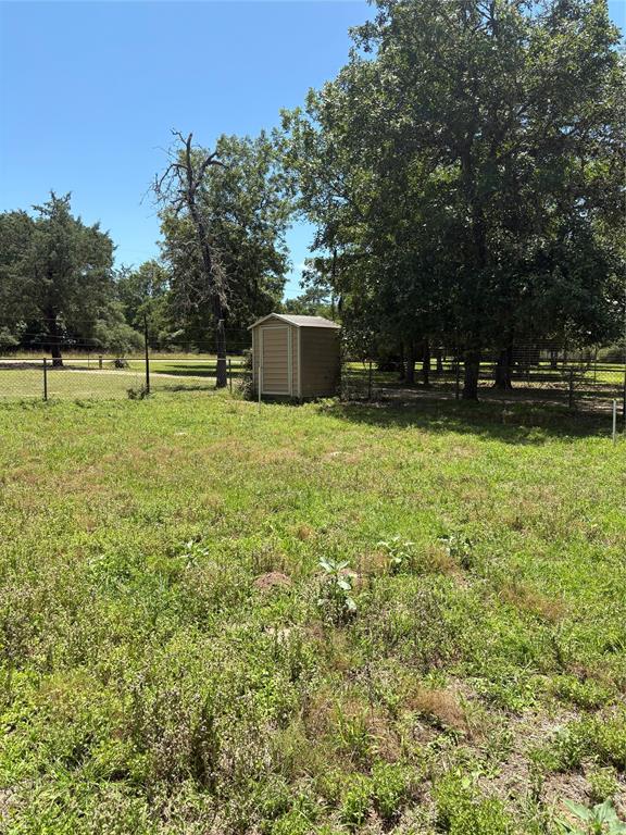 104 Crooked Creek Drive, Sheridan, Texas image 10