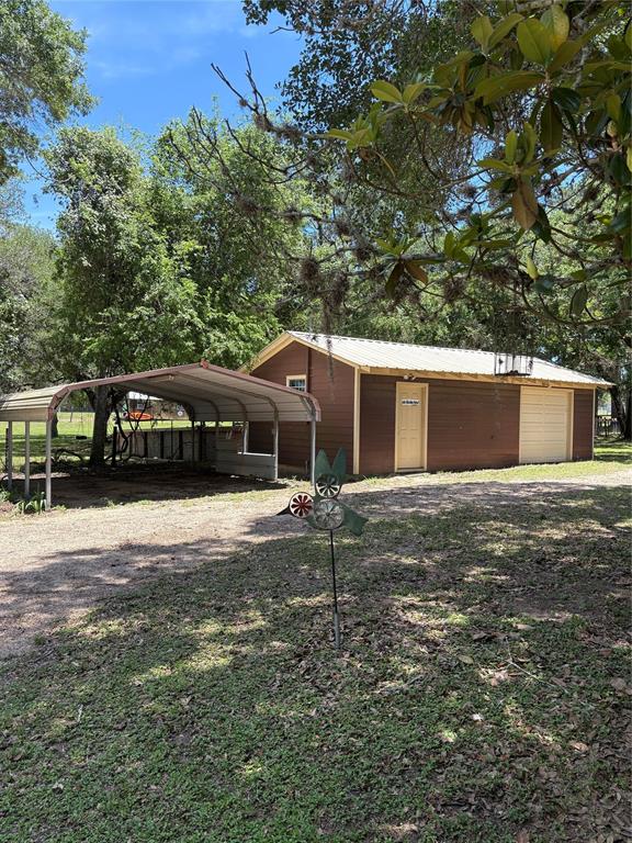 104 Crooked Creek Drive, Sheridan, Texas image 13