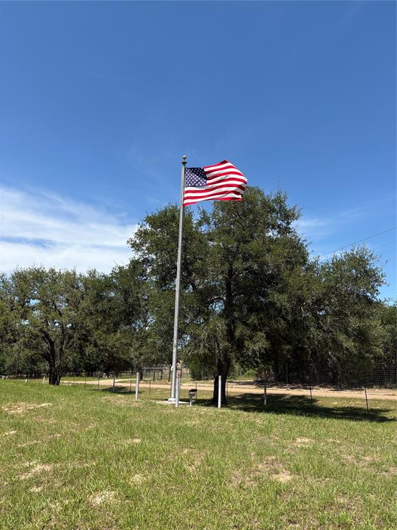 104 Crooked Creek Drive, Sheridan, Texas image 3