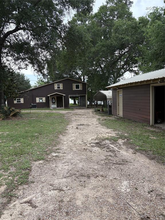 104 Crooked Creek Drive, Sheridan, Texas image 12