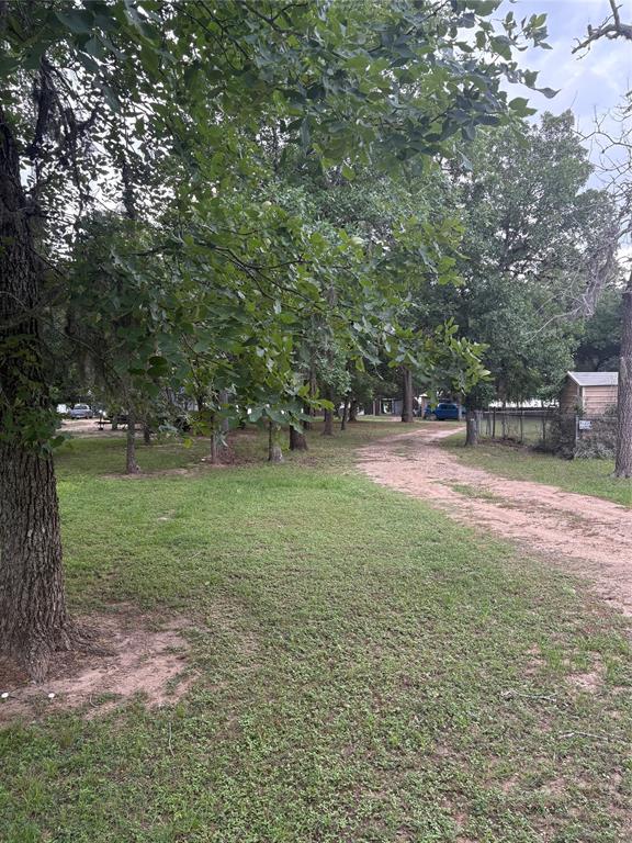 104 Crooked Creek Drive, Sheridan, Texas image 8