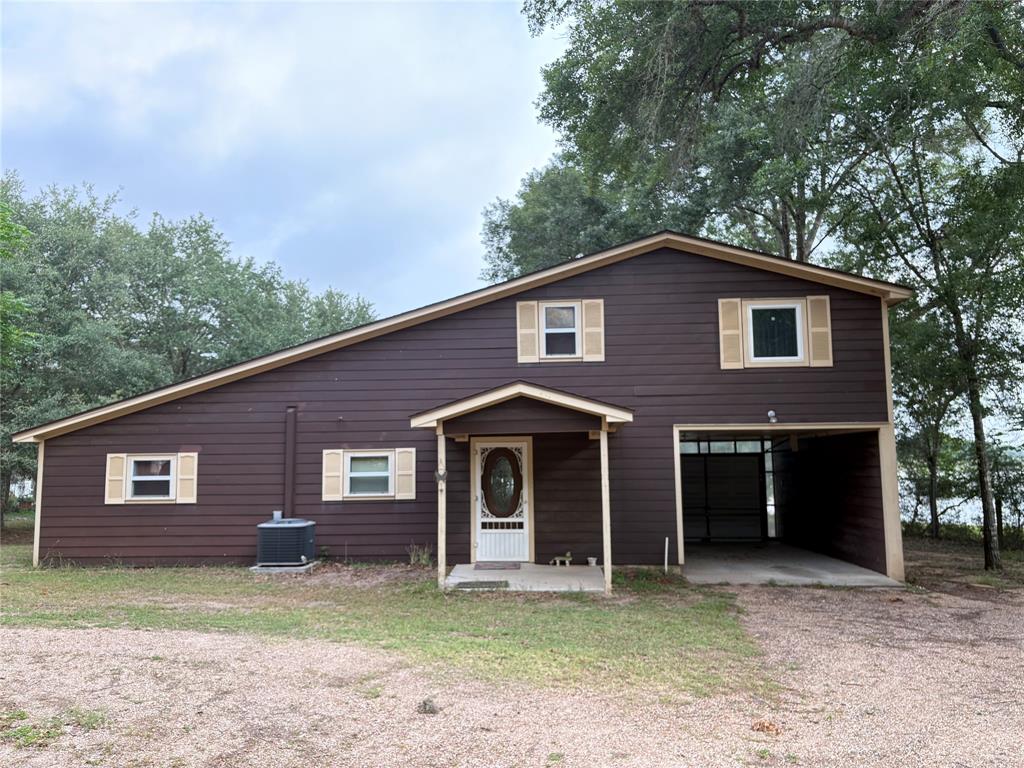 104 Crooked Creek Drive, Sheridan, Texas image 1