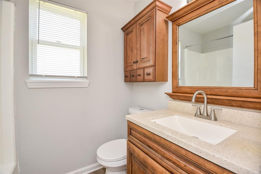 1425 Hospital Drive, Angleton, Texas image 16