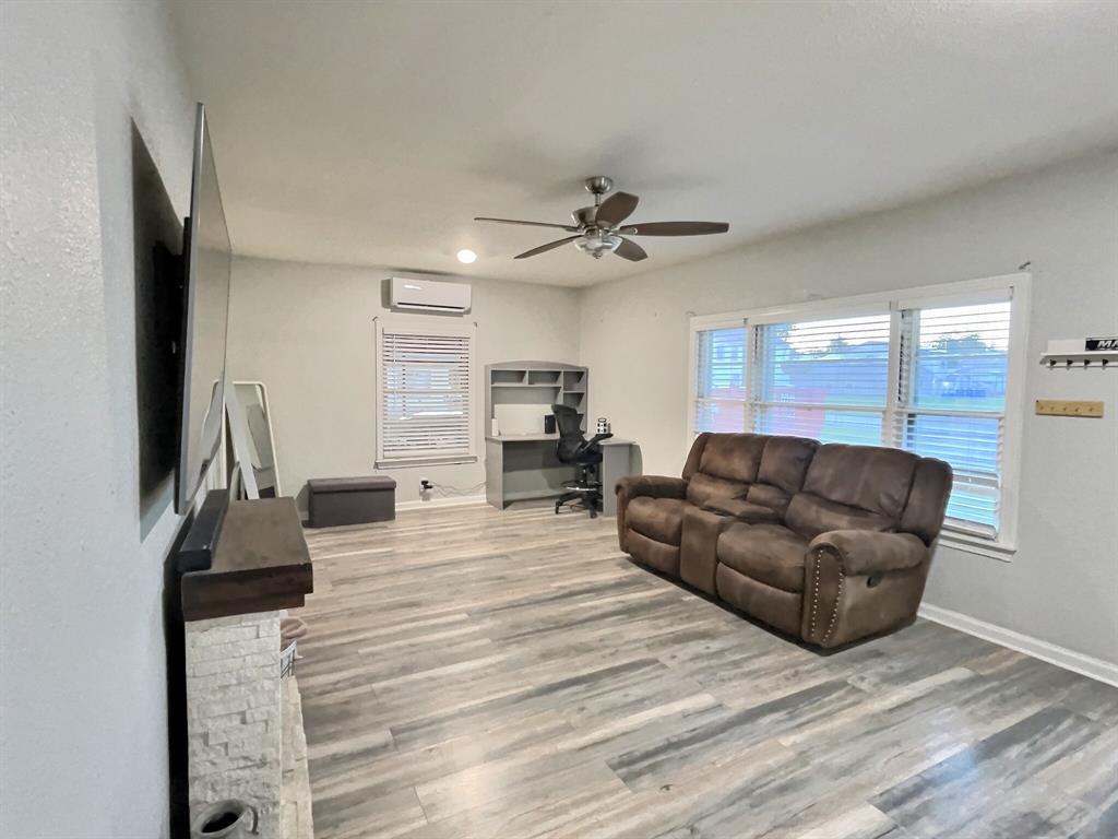 1216 12th Street, Bay City, Texas image 3