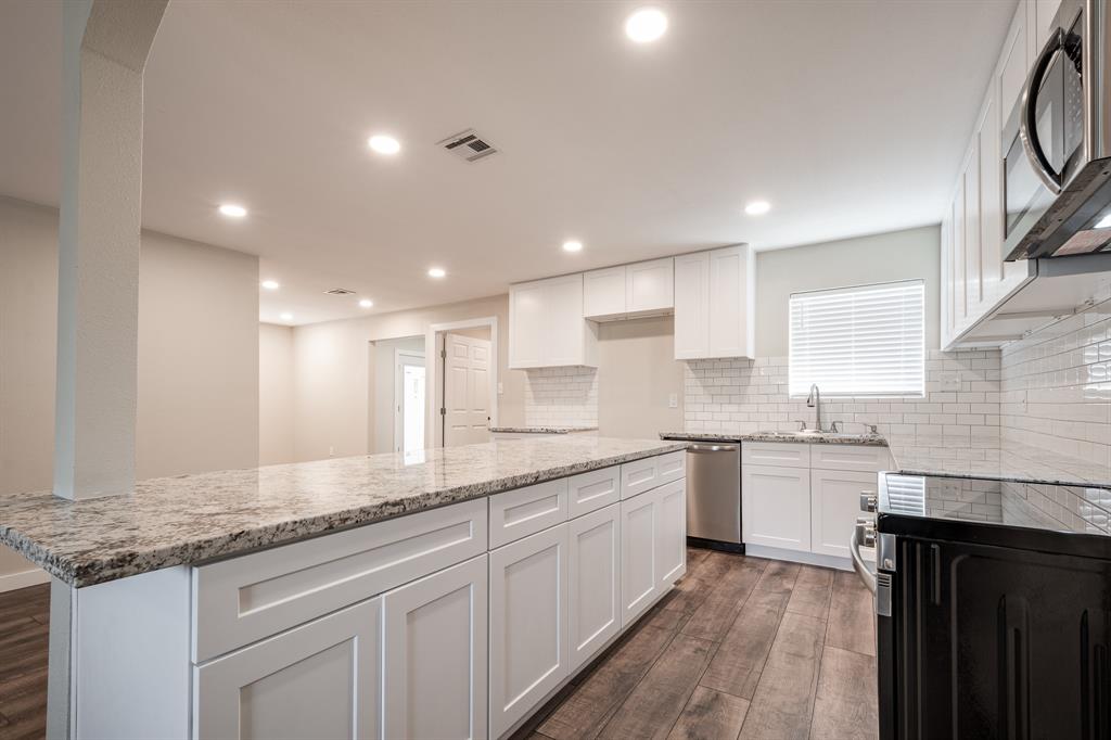 308 Greenbriar Drive, Baytown, Texas image 11
