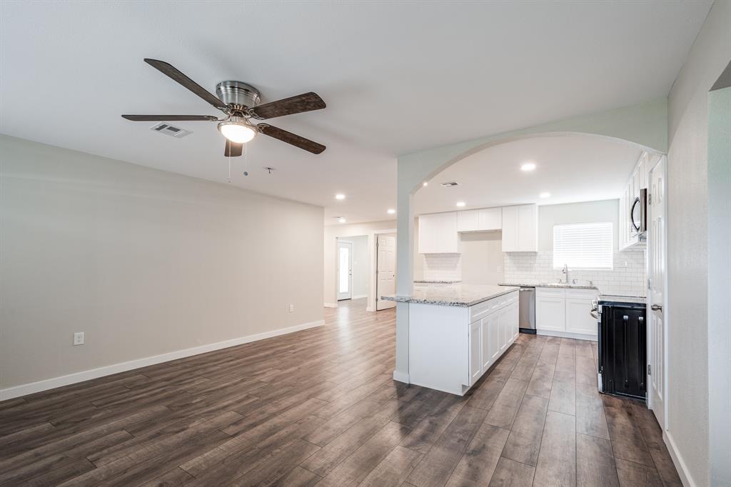 308 Greenbriar Drive, Baytown, Texas image 7