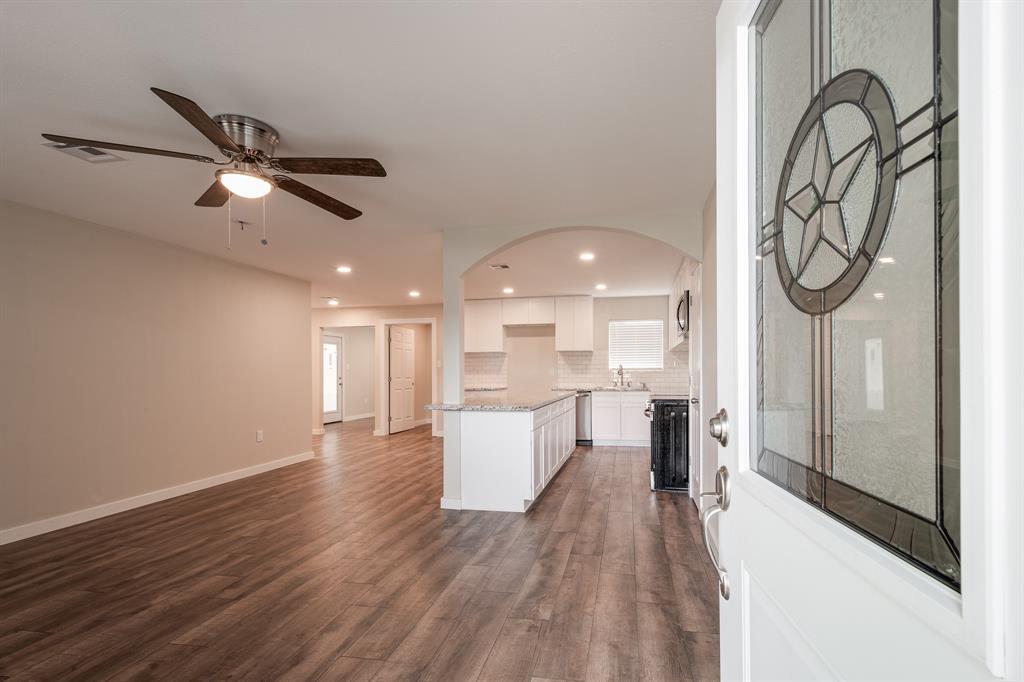 308 Greenbriar Drive, Baytown, Texas image 6
