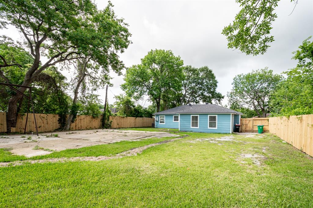 308 Greenbriar Drive, Baytown, Texas image 28