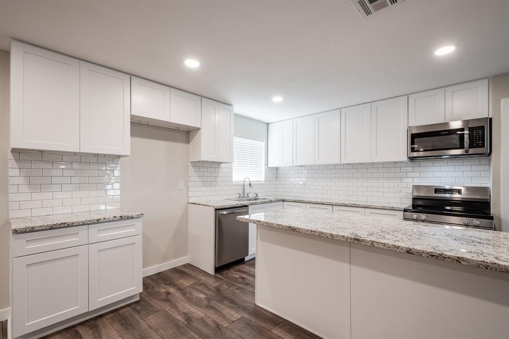 308 Greenbriar Drive, Baytown, Texas image 12