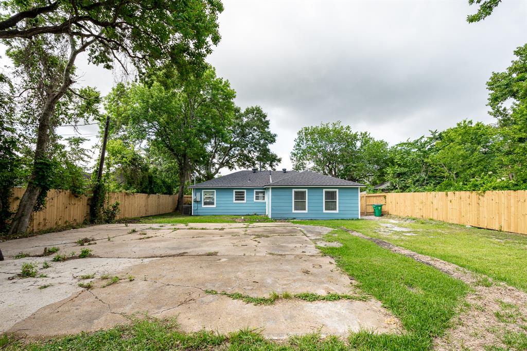 308 Greenbriar Drive, Baytown, Texas image 29