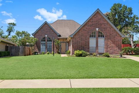 Single Family Residence in Houston TX 15606 Fox Springs Drive.jpg