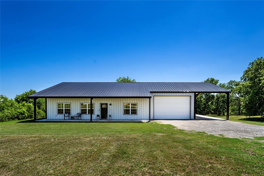 108 High Meadow Court Ct, Schulenburg, Texas image 1