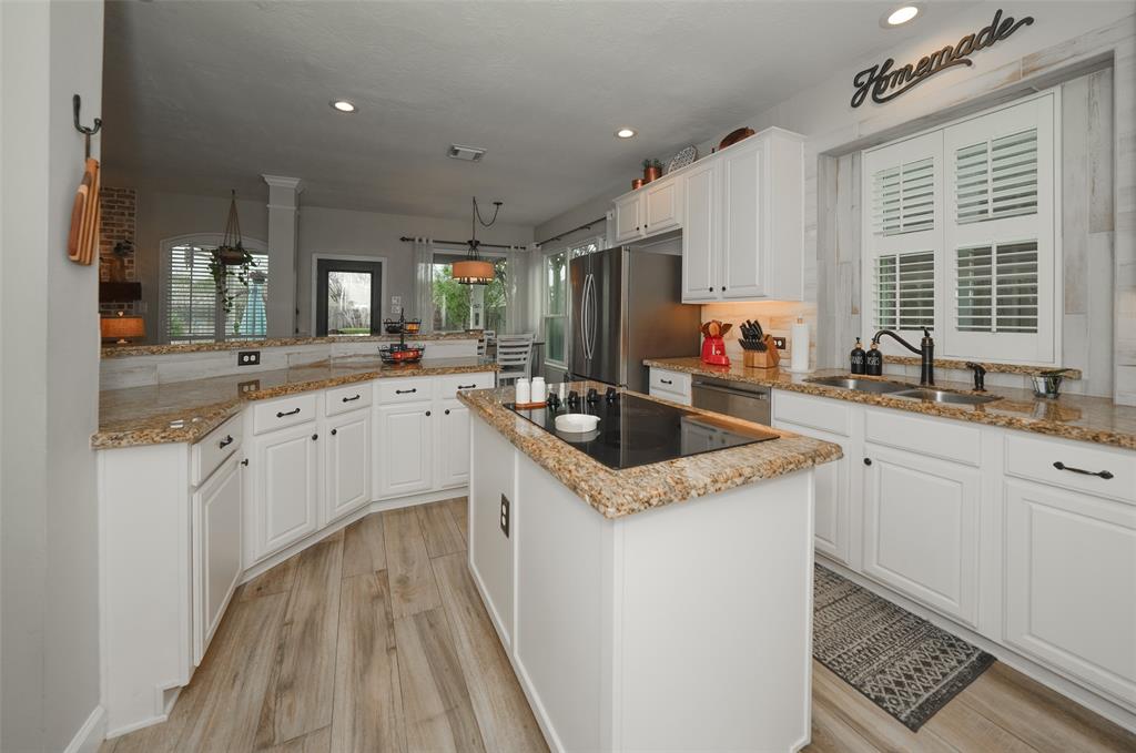 887 Victoria Lakes Drive, Katy, Texas image 19