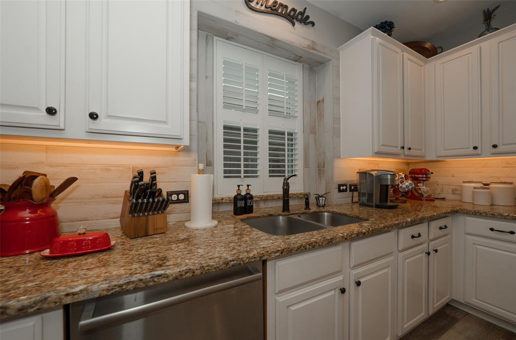 887 Victoria Lakes Drive, Katy, Texas image 17