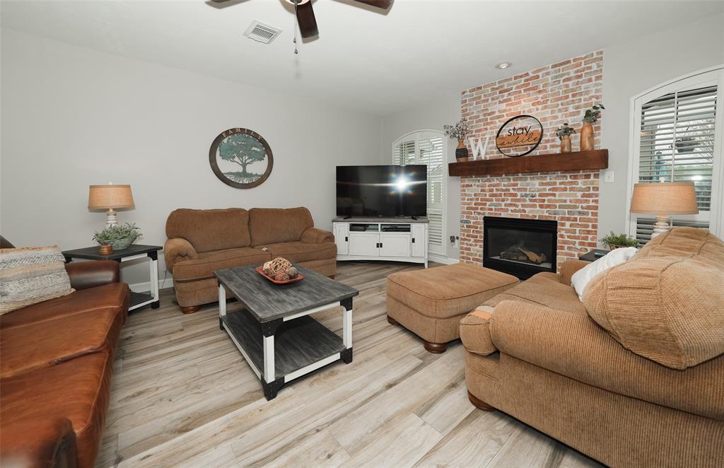 887 Victoria Lakes Drive, Katy, Texas image 27