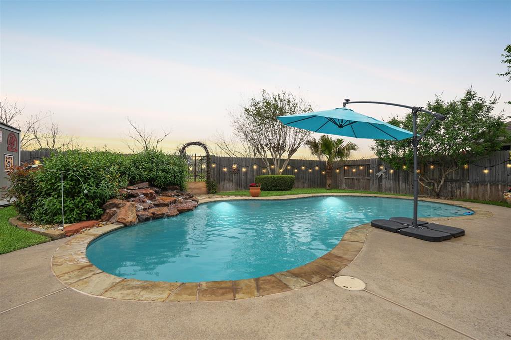 887 Victoria Lakes Drive, Katy, Texas image 6