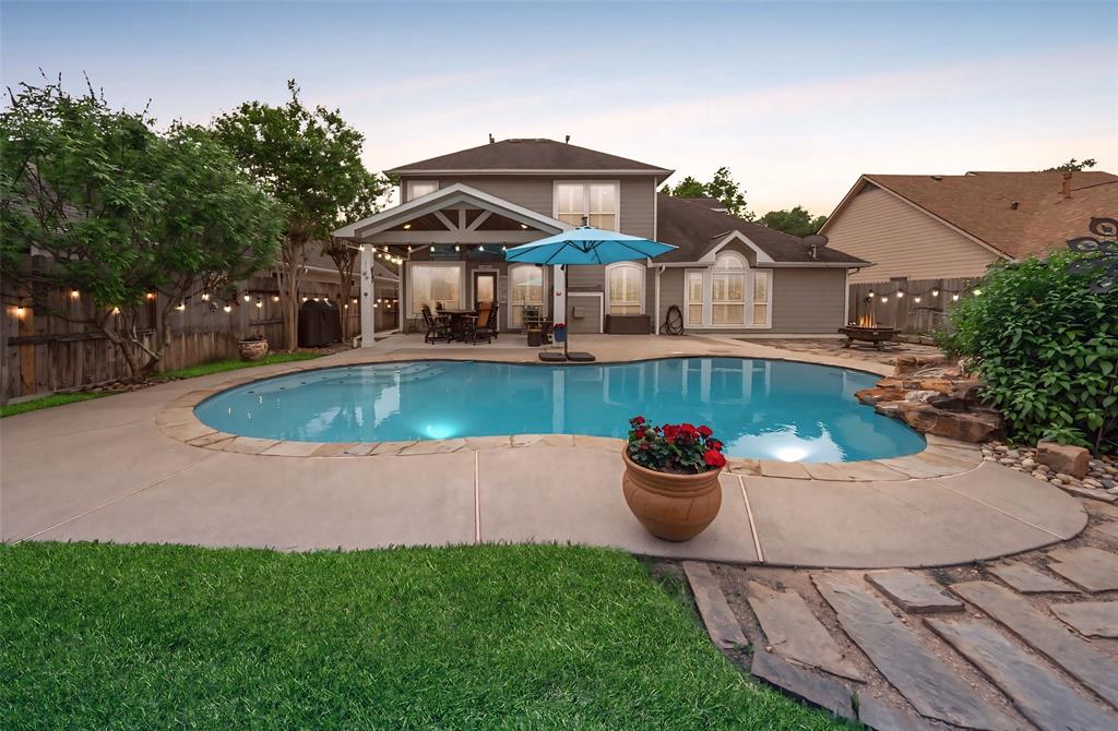 887 Victoria Lakes Drive, Katy, Texas image 4