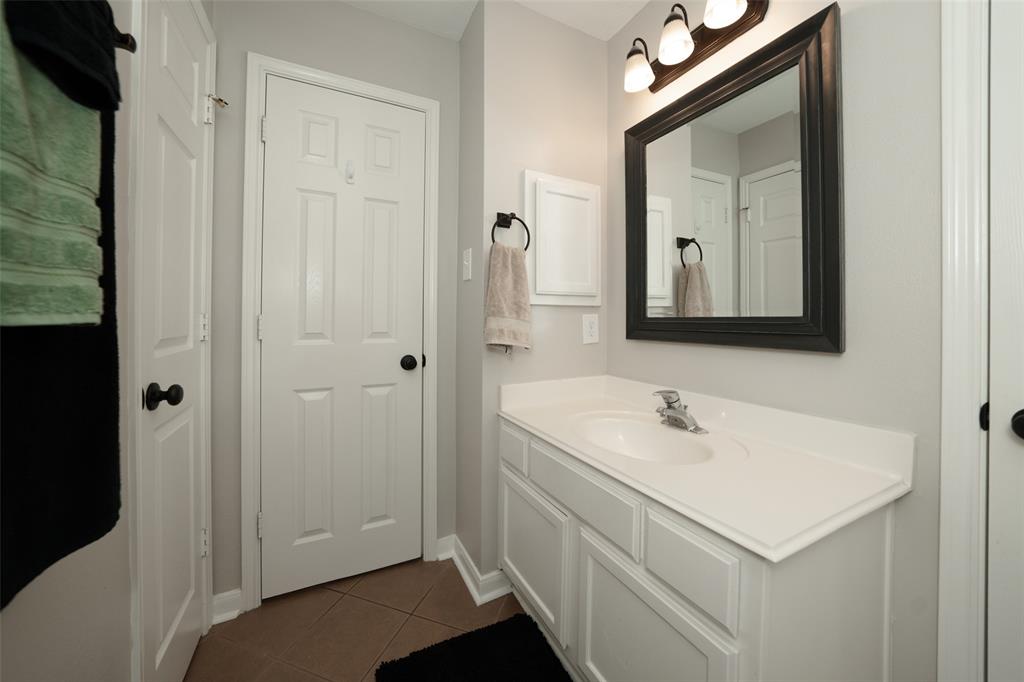 887 Victoria Lakes Drive, Katy, Texas image 37