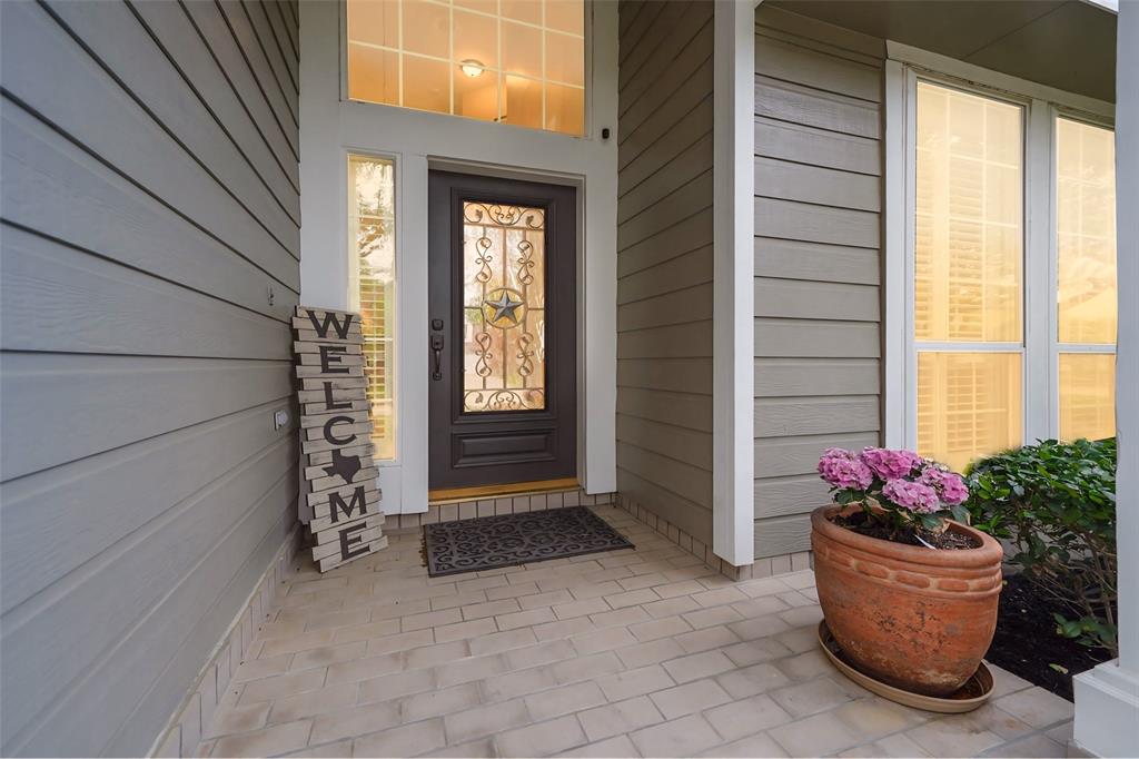887 Victoria Lakes Drive, Katy, Texas image 3
