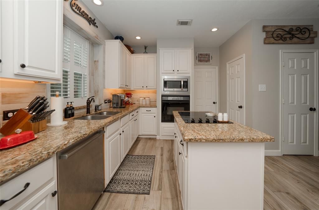 887 Victoria Lakes Drive, Katy, Texas image 21