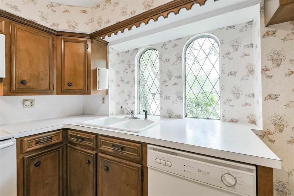 2014 Round Spring Drive, Kingwood, Texas image 12