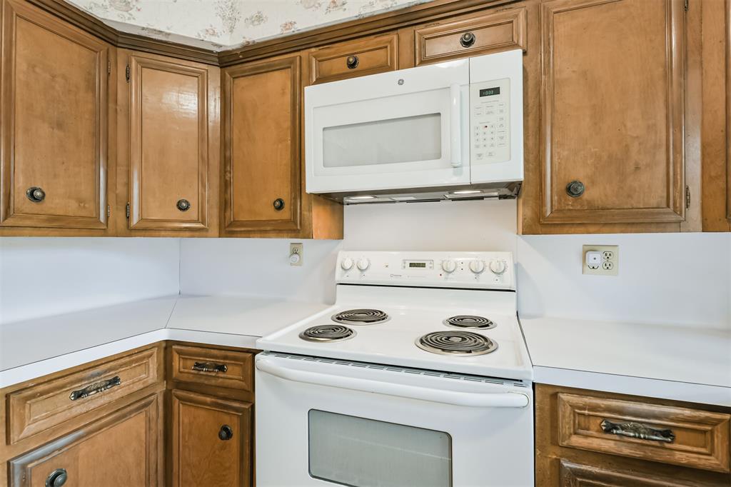 2014 Round Spring Drive, Kingwood, Texas image 11