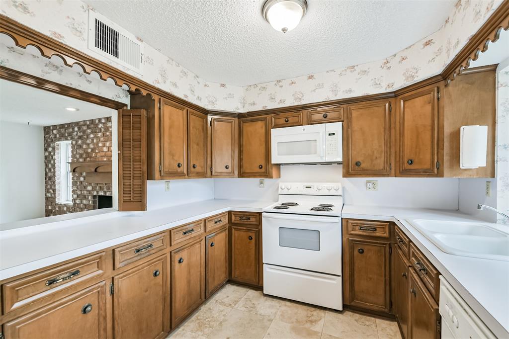2014 Round Spring Drive, Kingwood, Texas image 10